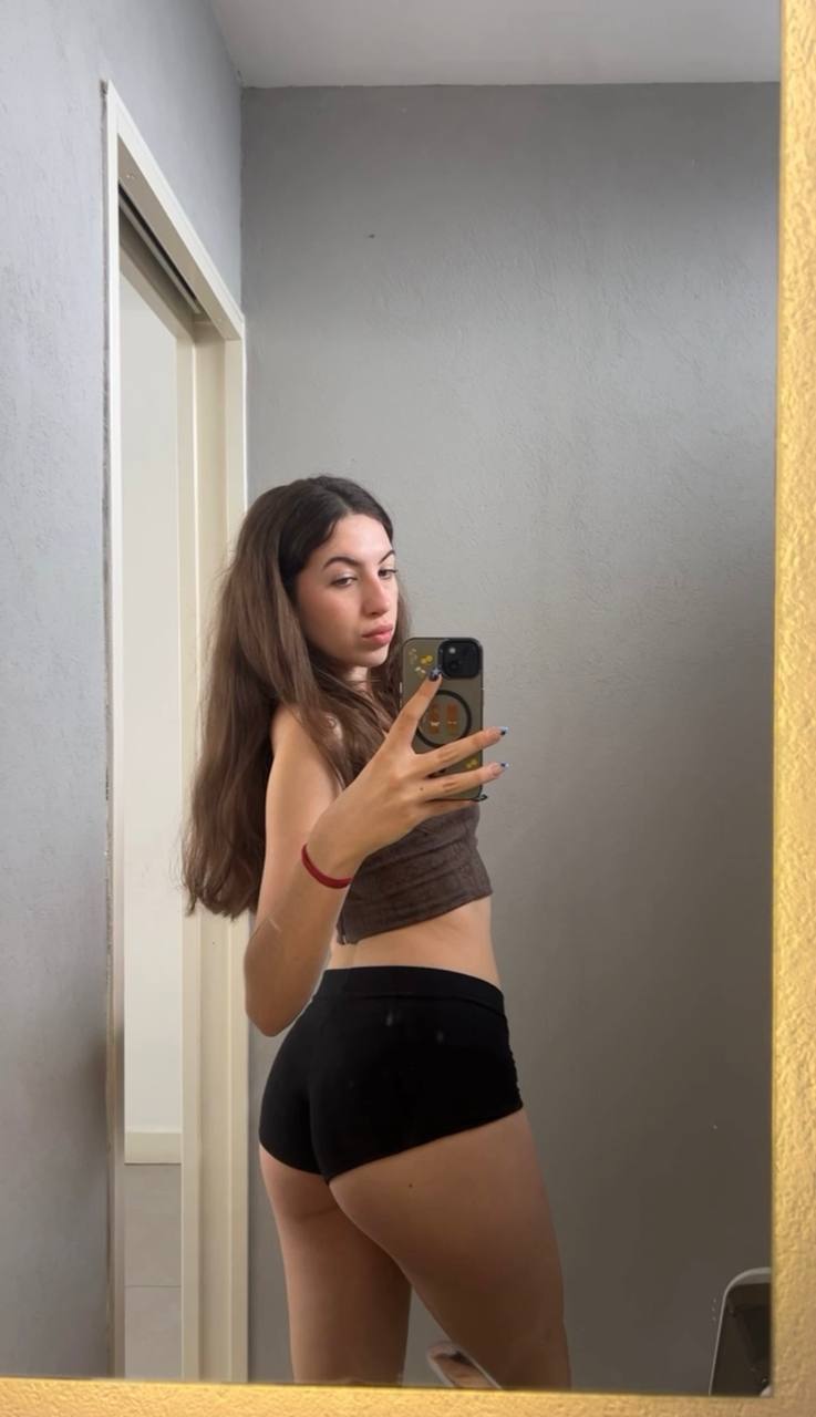 Amber in her underwear in Ansan