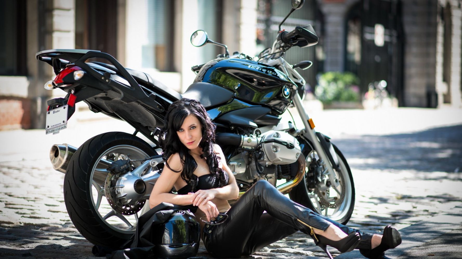 European women on bikes in Ansan