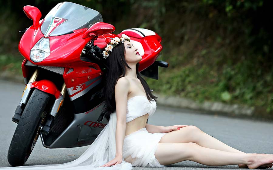 Beautiful girls and motorcycles in Ansan