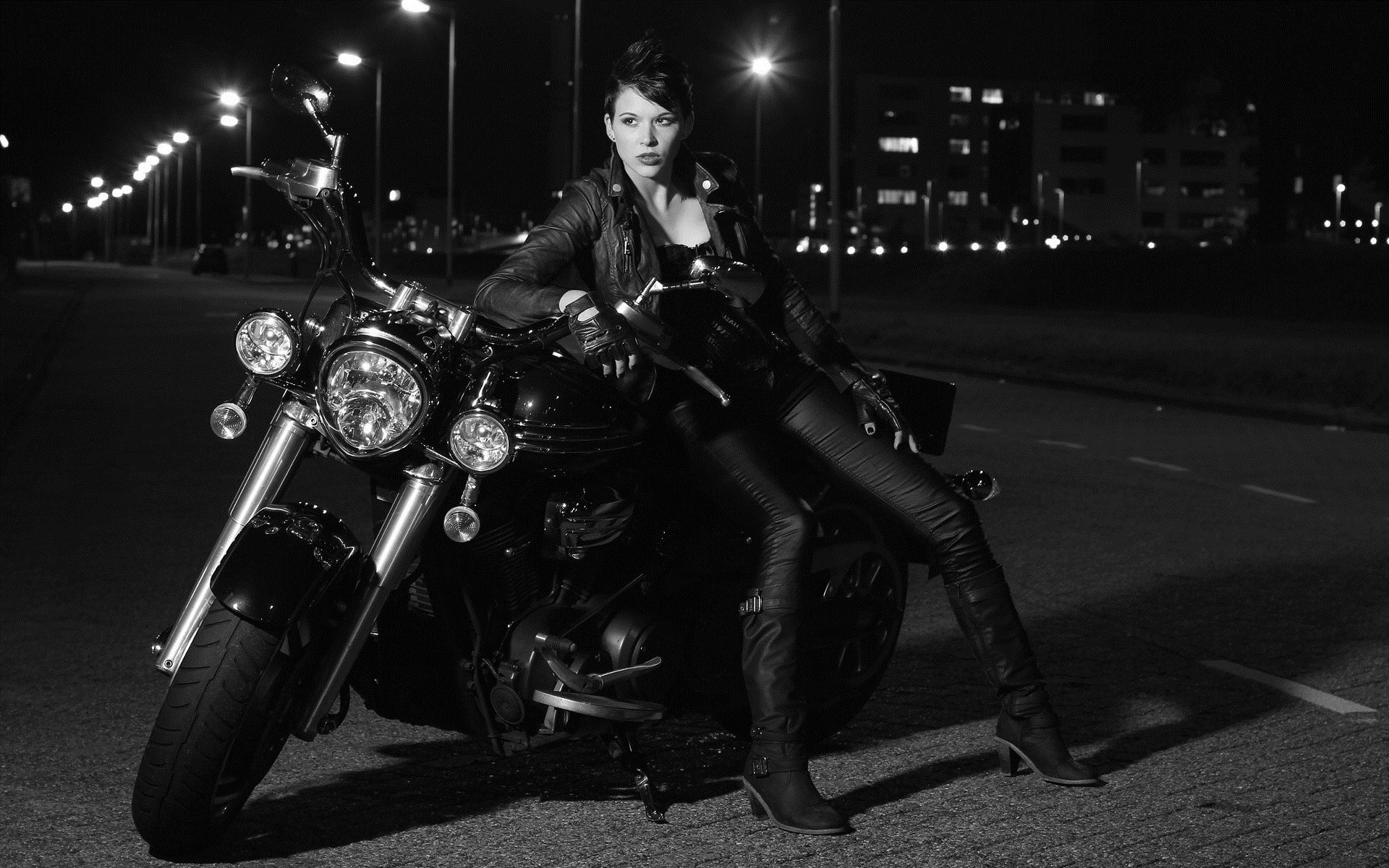 Photo Beautiful girls and motorcycles in Ansan