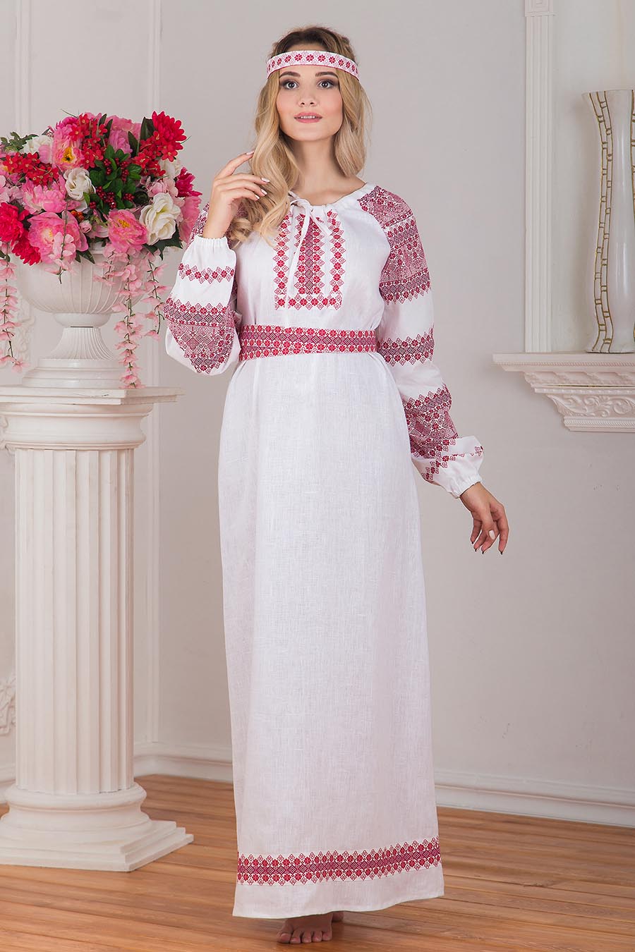 Women in Slavic costumes in Ansan