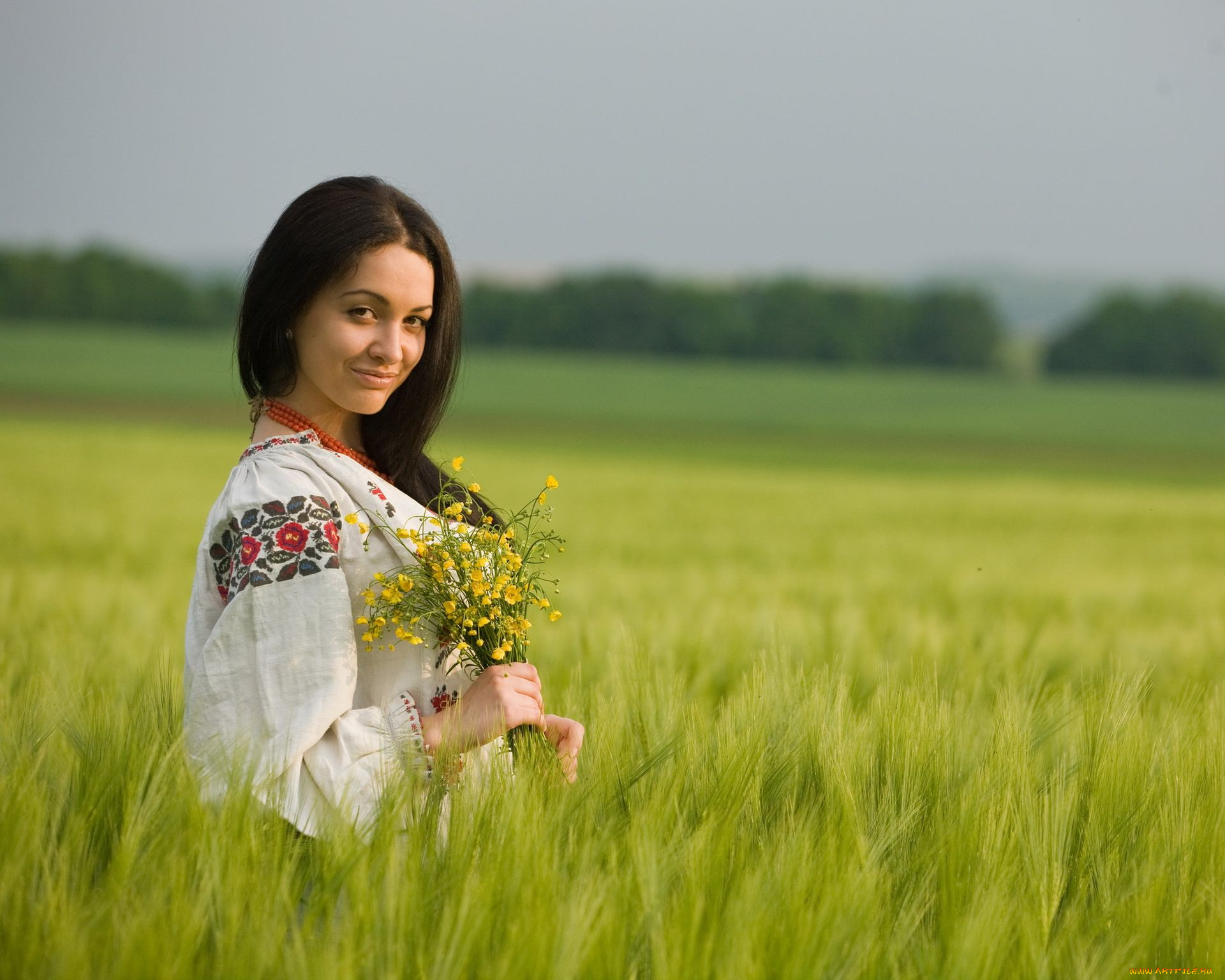 Women in Slavic costumes in Ansan