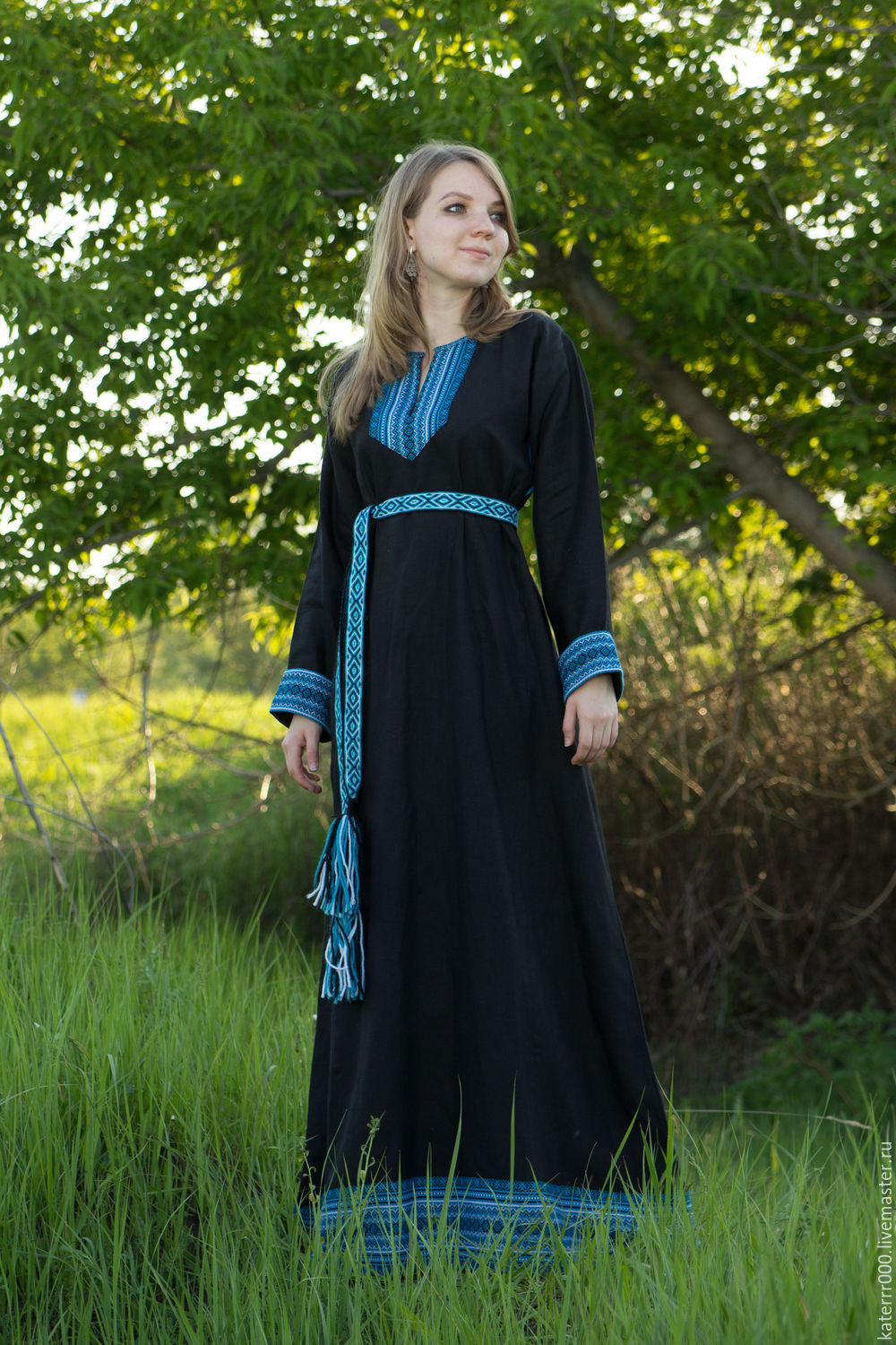 Women in Slavic costumes in Ansan