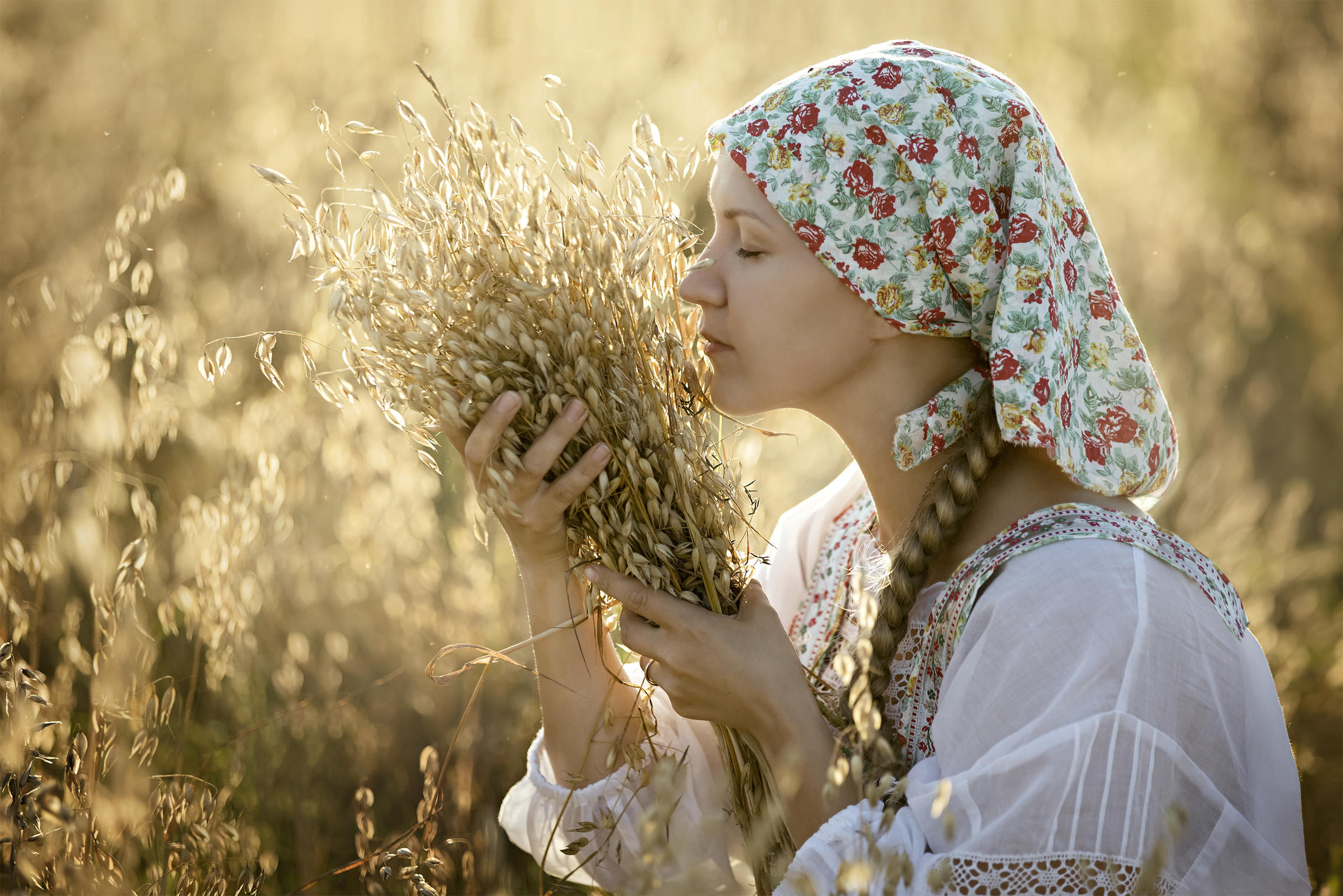 Photo Women in Slavic costumes in Ansan