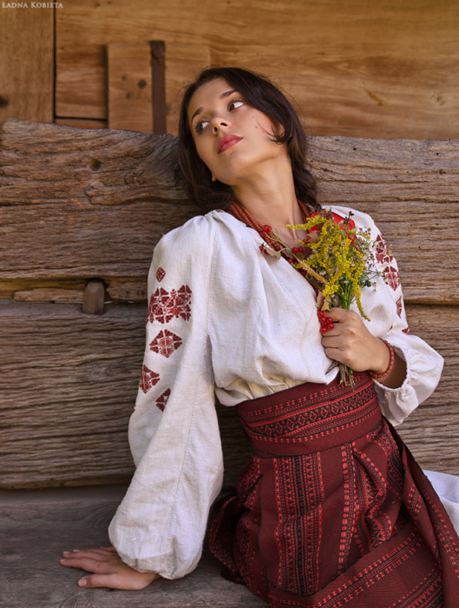 Girls in Slavic costumes in Ansan