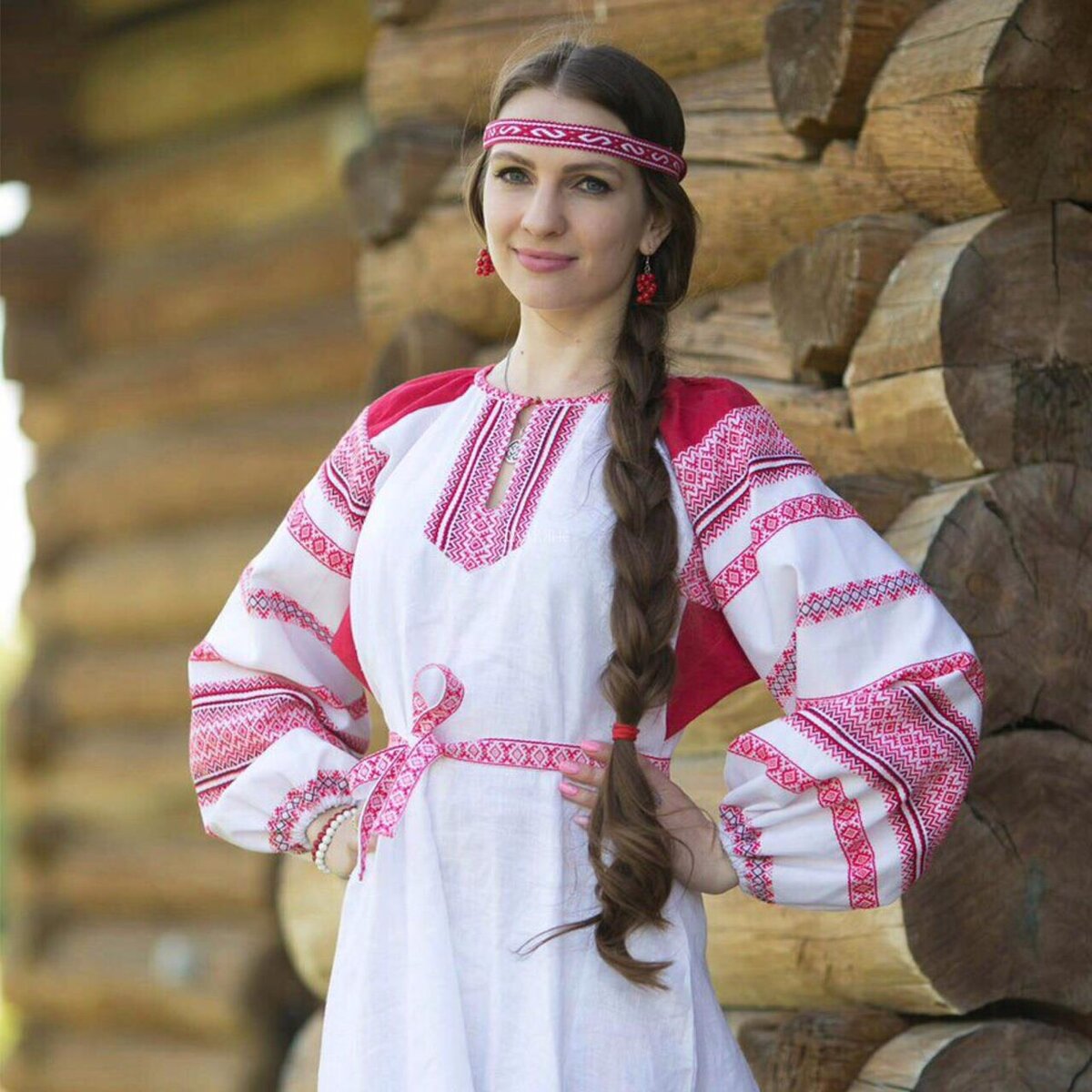 Girls in Slavic costumes in Ansan