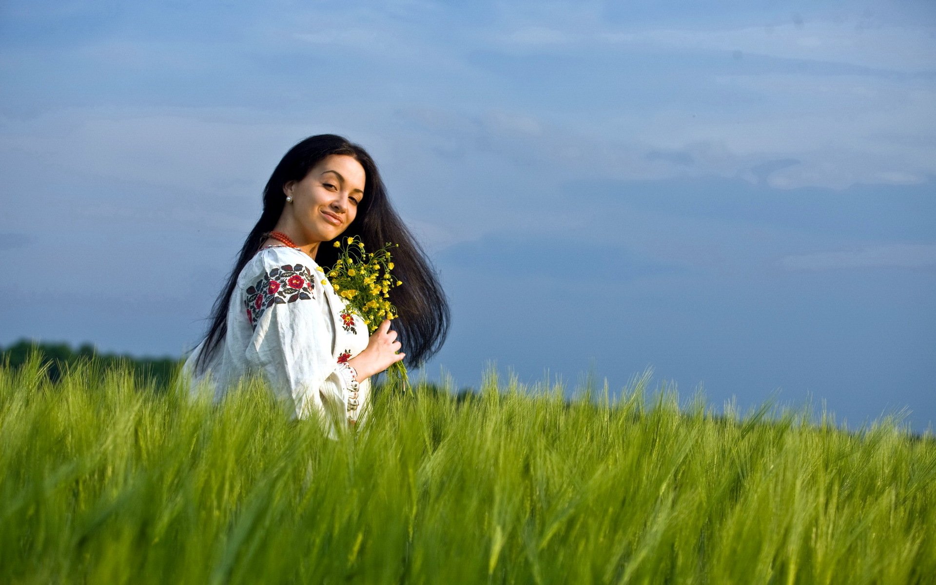 Girls in Slavic costumes in Ansan