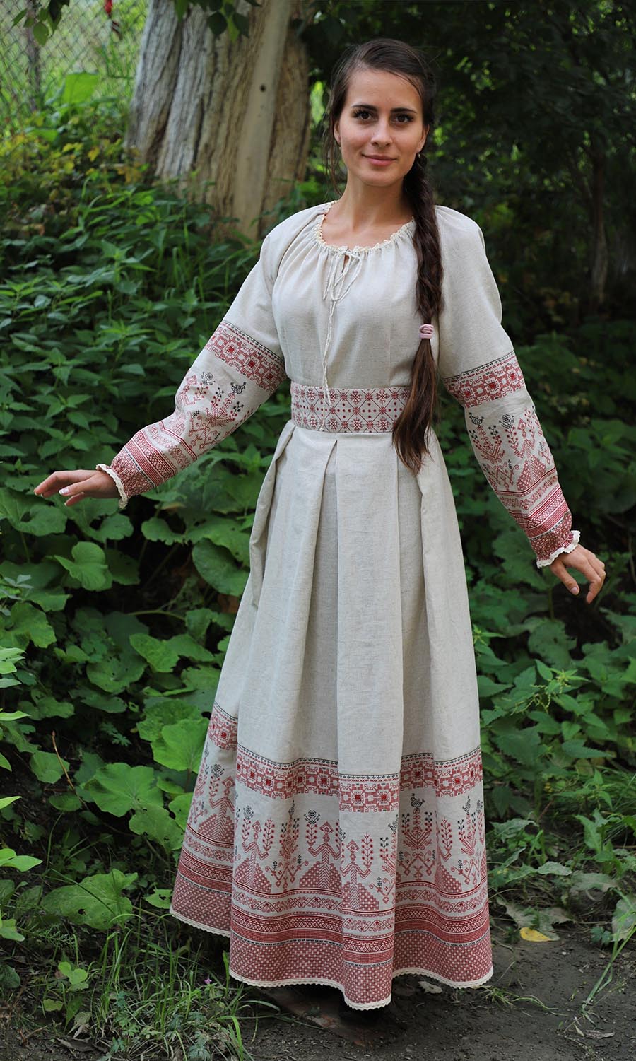Girls in Slavic costumes in Ansan