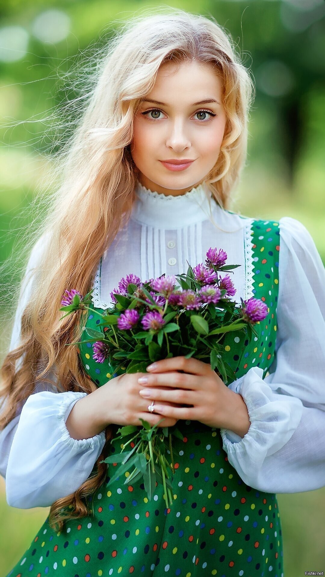 Girls in Slavic costumes in Ansan