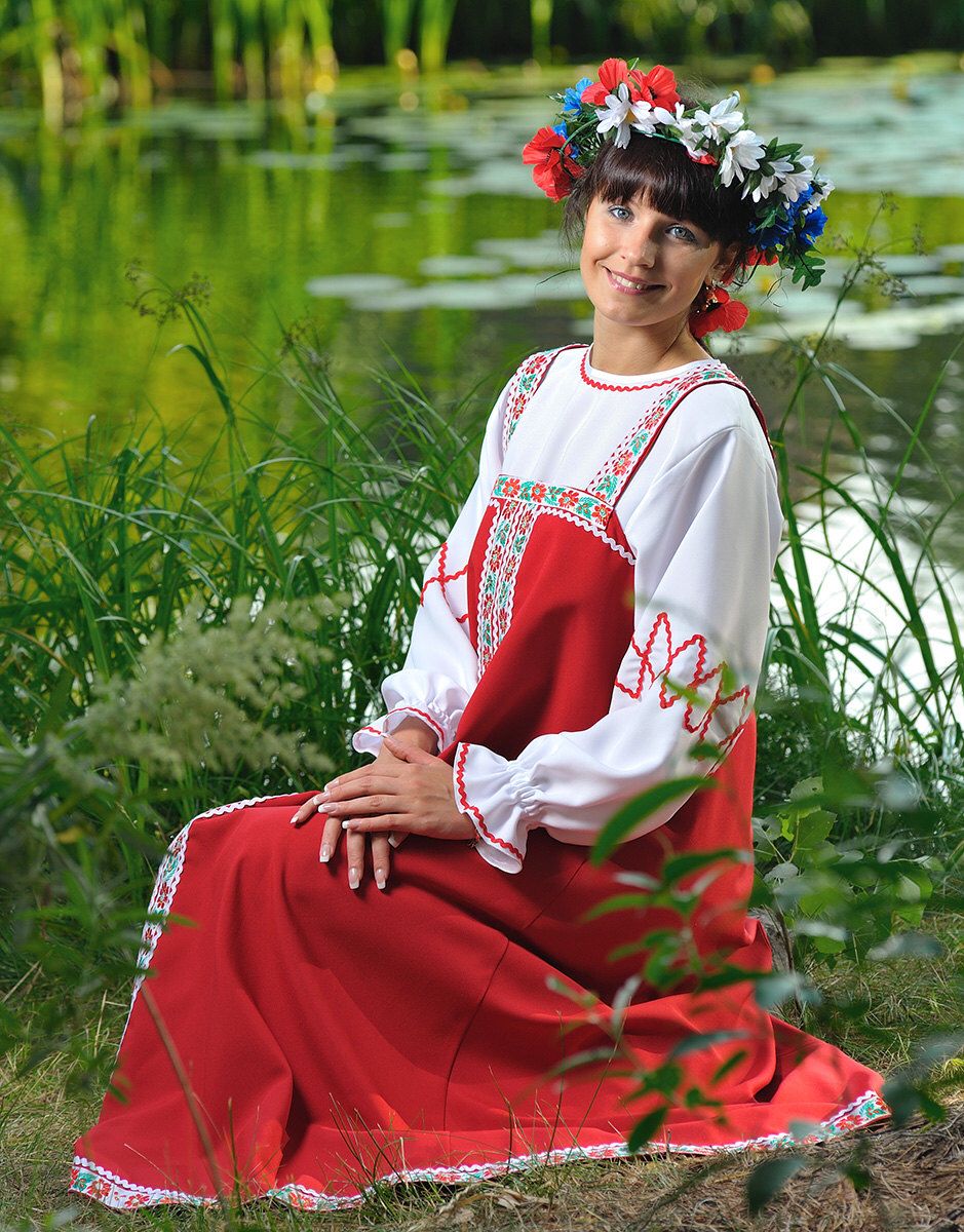 Beautiful girl Girls in Slavic costumes in Ansan